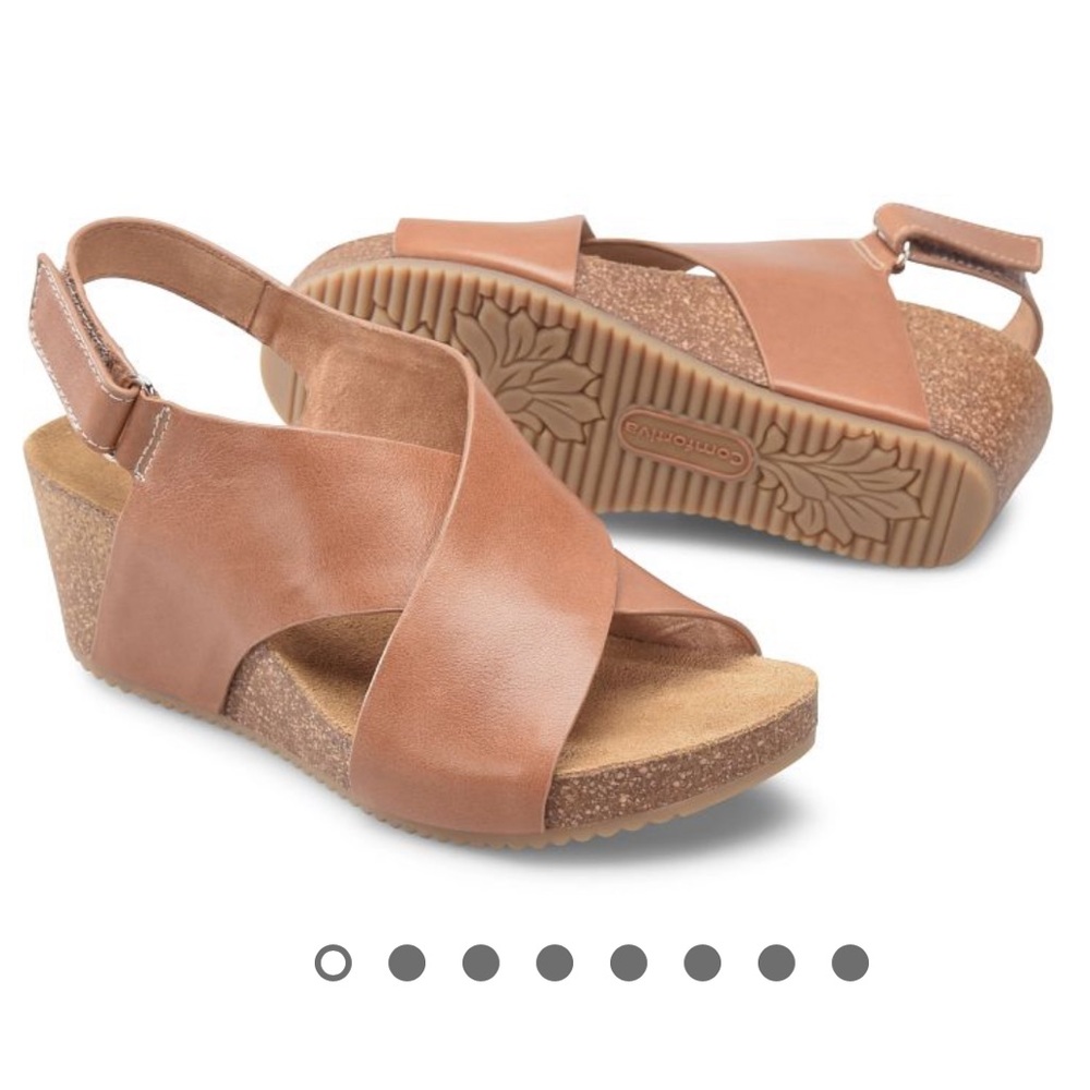 NWT Comfortiva Eva Sandals